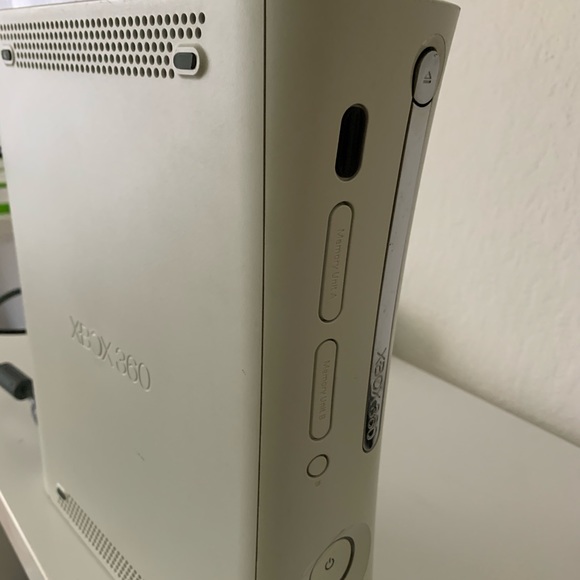 Xbox 360 with all games and DJ set - Picture 1 of 3